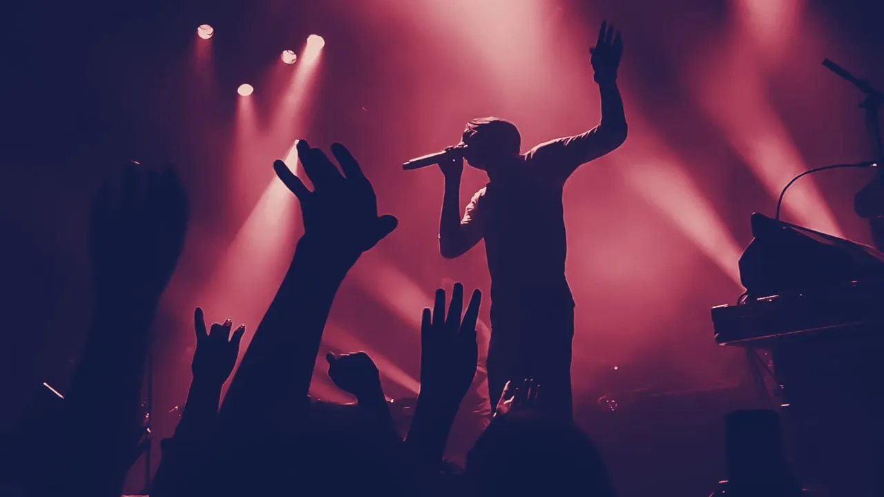 Take the microphone. Image: Unsplash