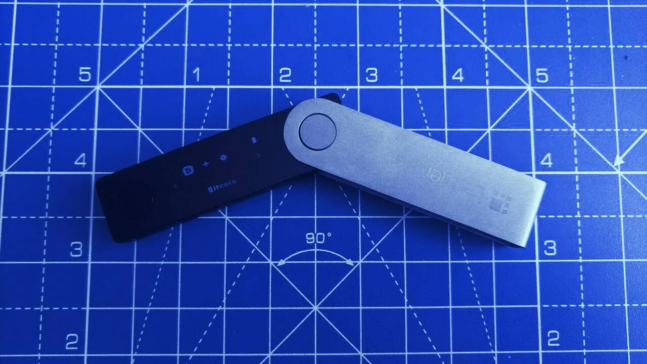 Ledger Nano X (Image: Decrypt)