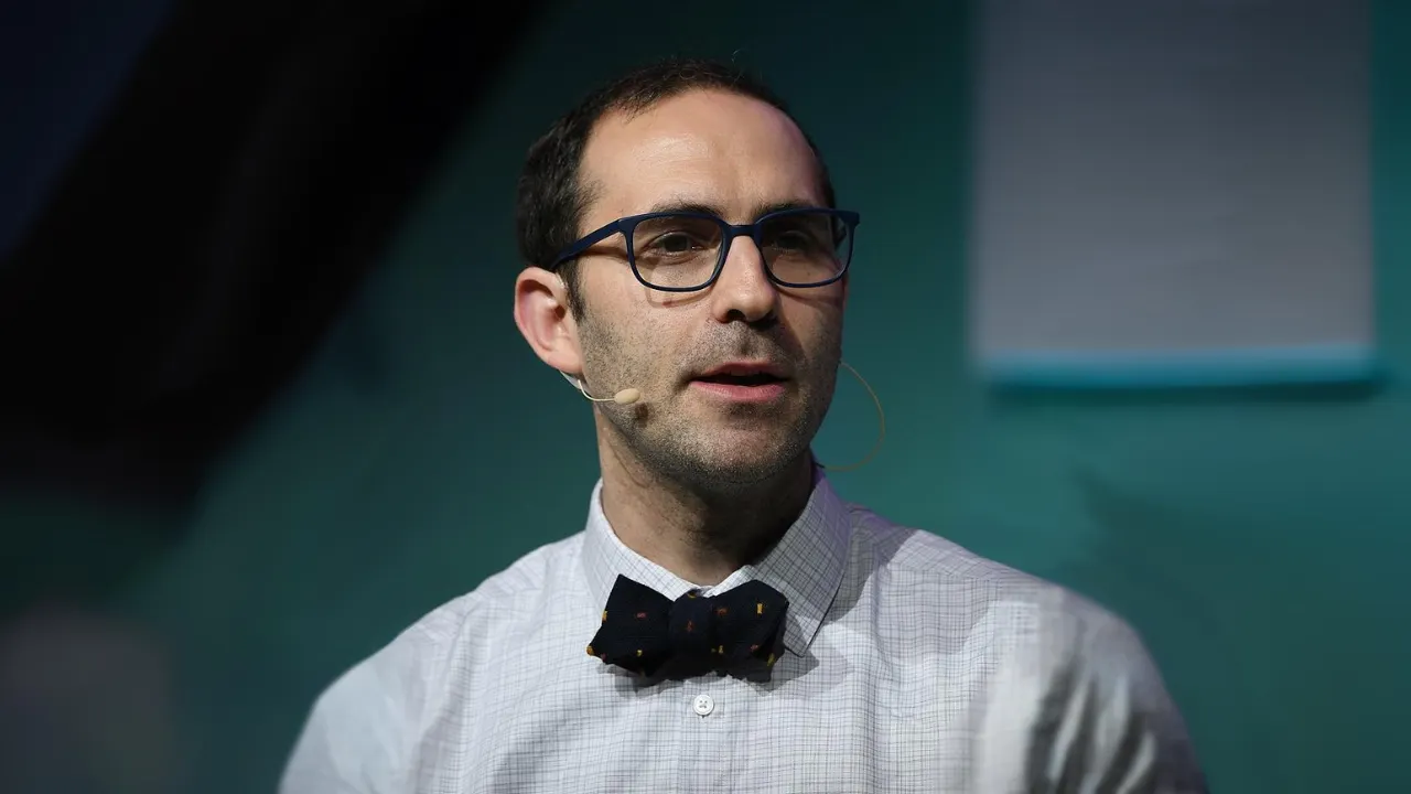 Image: Wikipedia/Decrypt AI.