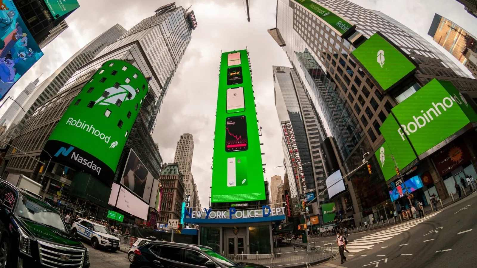 Robinhood logo in NYC. Source: Shutterstock