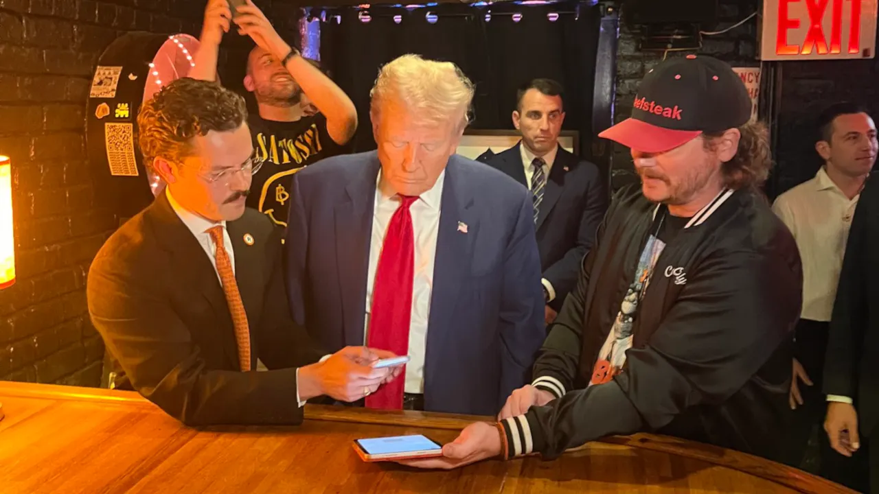 Trump buys burgers with Bitcoin at NYC's PubKey bar. Photo: PubKey